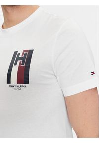 TOMMY HILFIGER - Tommy Hilfiger T-Shirt Emblem MW0MW33687 Biały Slim Fit. Kolor: biały. Materiał: bawełna