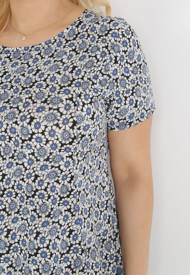 Born2be - Niebiesko-Granatowa Trapezowa Sukienka Mini w Kwiatowy Wzór Aganis. Kolor: niebieski. Materiał: materiał. Długość rękawa: krótki rękaw. Wzór: kwiaty. Typ sukienki: trapezowe. Długość: mini