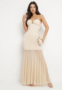 Born2be - Beżowa Sukienka na Ramiączkach z Wiskozą Zdobiona Aplikacją i Siateczką Savaleira. Okazja: na co dzień. Typ kołnierza: dekolt w kształcie V. Kolor: beżowy. Materiał: wiskoza. Długość rękawa: na ramiączkach. Wzór: aplikacja. Styl: klasyczny, casual, elegancki #5