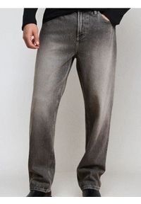 Sinsay - Jeansy loose fit z efektem sprania - szary. Kolor: szary #1