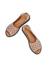 Różowe Sandały Artiker Damskie Modne Skórzane Buty. Okazja: na spacer, na co dzień, na spotkanie biznesowe. Zapięcie: rzepy, bez zapięcia. Kolor: różowy. Materiał: skóra. Wzór: ażurowy. Sezon: lato. Styl: casual, elegancki, biznesowy #4