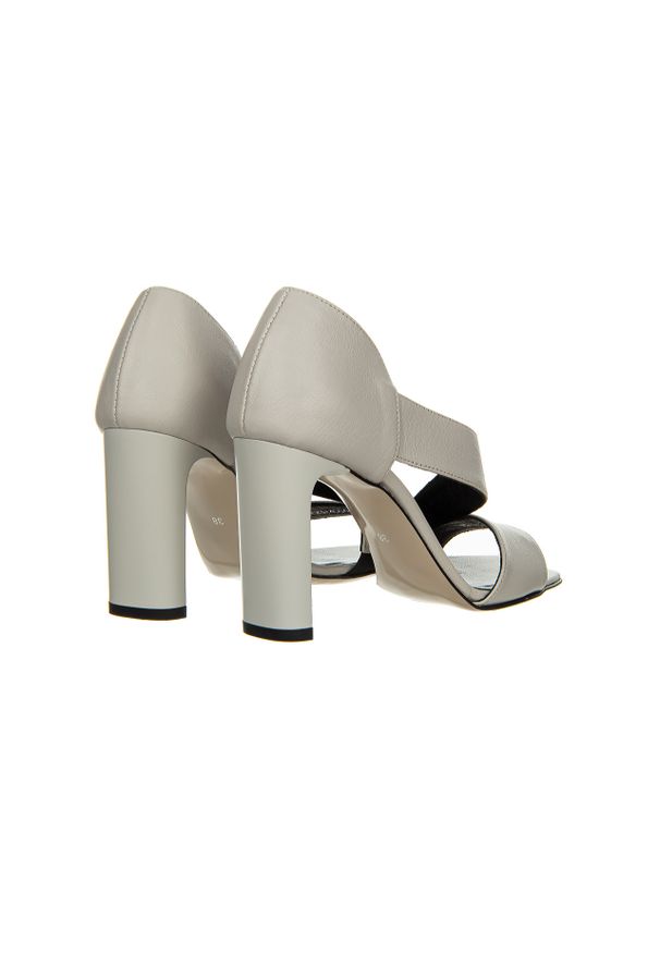 Sandały Bayla-159 4556 002-P Szary Lico 159133, Skóra naturalna. Nosek buta: czworokąt. Zapięcie: pasek. Kolor: szary. Materiał: skóra. Obcas: na obcasie. Wysokość obcasa: średni