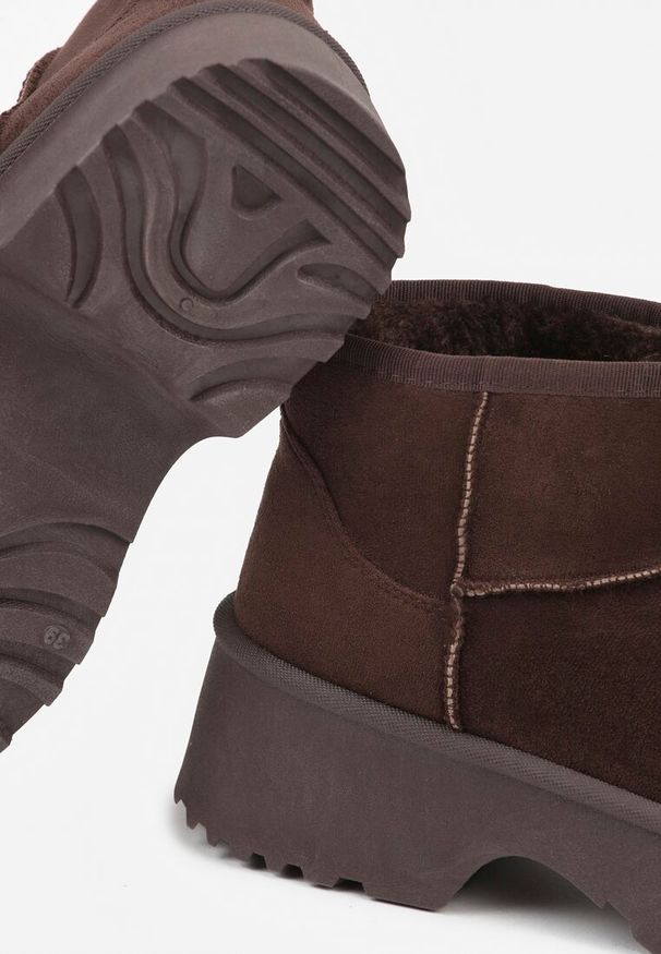 Born2be - Ciemnobrązowe Wsuwane Śniegowce z Imitacji Zamszu na Grubej Podeszwie Zenore. Okazja: na co dzień. Zapięcie: bez zapięcia. Kolor: brązowy. Materiał: zamsz. Sezon: zima, jesień. Styl: casual