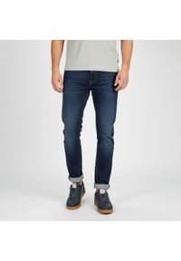 Sneakersy męskie Mustang, niska sportowa forma z wiązaniem i bocznym zamkiem wygodna podeszwa do codziennego użytkowania, granatowe, 4204-301-820. Okazja: na co dzień. Zapięcie: zamek. Kolor: niebieski. Materiał: jeans. Szerokość cholewki: normalna #2