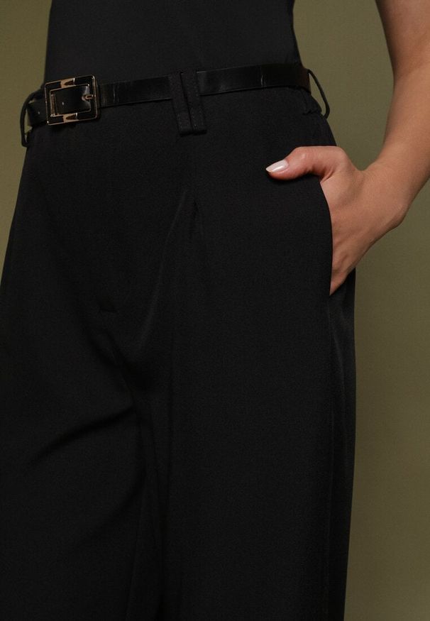 Born2be - Czarne Garniturowe Spodnie o Szerokim Kroju z Paskiem Corrive. Stan: podwyższony. Kolor: czarny. Styl: elegancki, klasyczny