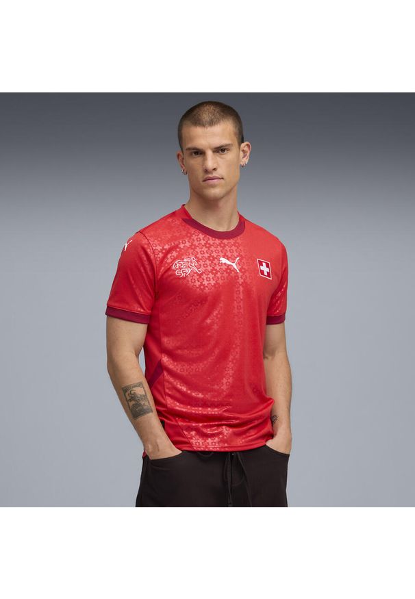 Puma - Męska koszulka domowa kobiecej reprezentacji Szwajcarii Team 2025 PUMA. Kolor: czerwony. Sport: piłka nożna