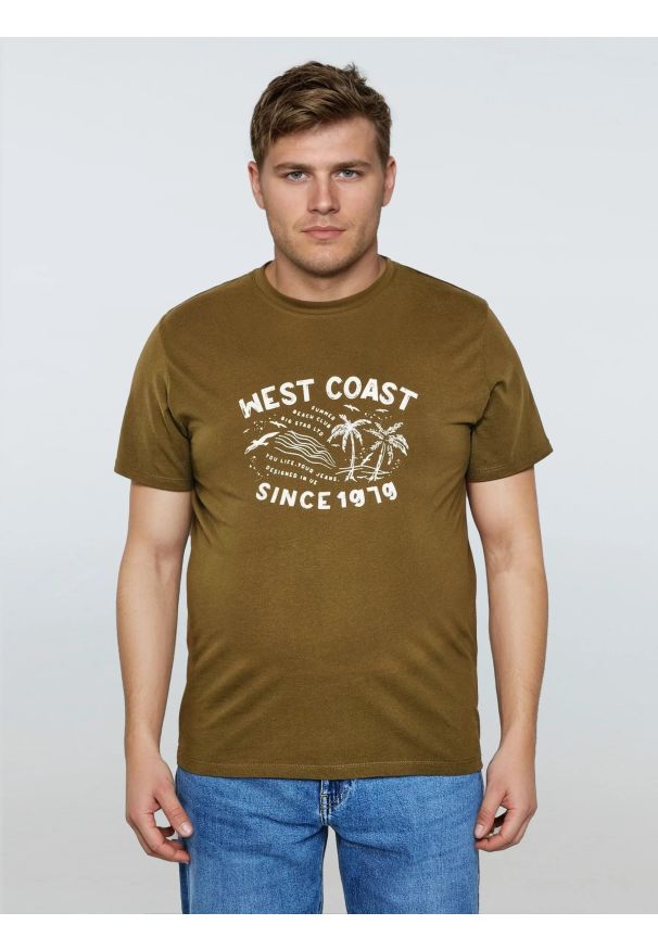 Big-Star - Koszulka męska z nadrukiem khaki Reddrez 303. Kolor: zielony. Materiał: dzianina, bawełna, jeans, materiał. Wzór: nadruk. Sezon: lato. Styl: wakacyjny, klasyczny