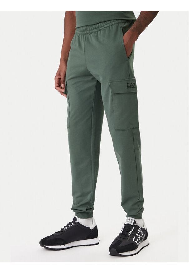 EA7 Emporio Armani Spodnie dresowe 8NPP67 PJVRZ U7260 Zielony Regular Fit. Kolor: zielony. Materiał: bawełna