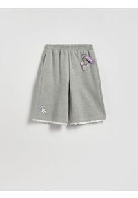 Reserved - Szorty jordsy Kuromi - jasnoszary. Kolor: szary. Materiał: bawełna #1