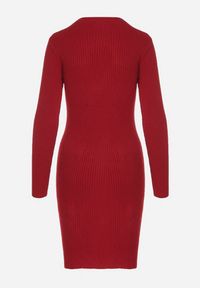 Born2be - Bordowa Dopasowana Sukienka z Prążkowanej Dzianiny z Bawełną Tesmera. Okazja: na co dzień, do pracy, na spotkanie biznesowe. Kolor: czerwony. Materiał: prążkowany, bawełna, dzianina. Styl: biznesowy, casual #3