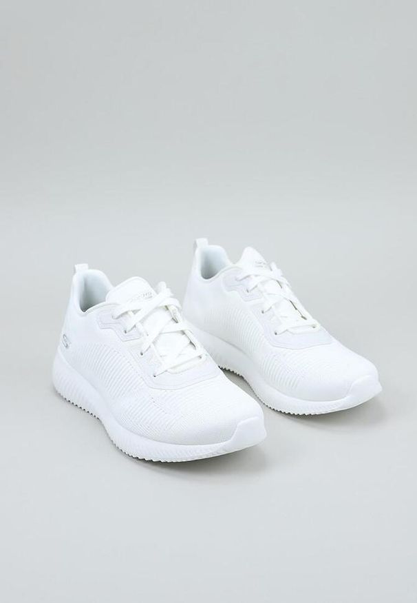 skechers - Buty do chodzenia damskie Skechers Sneaker. Zapięcie: sznurówki. Kolor: biały. Materiał: materiał, syntetyk, tkanina. Szerokość cholewki: normalna. Sport: turystyka piesza