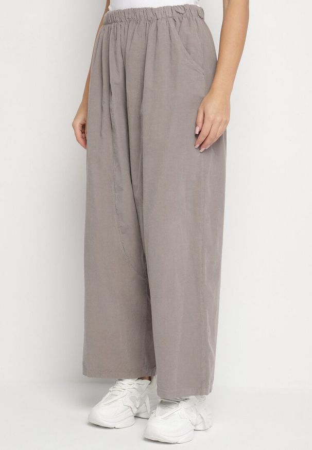 Born2be - Szare Szerokie Spodnie z Bawełny z Wysokim Stanem Florili. Okazja: na co dzień. Stan: podwyższony. Kolor: szary. Materiał: bawełna. Sezon: wiosna, lato. Styl: casual, elegancki, klasyczny