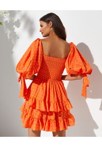 CAROLINE CONSTAS - Pomarańczowa sukienka mini w groszki Finley. Typ kołnierza: dekolt kwadratowy. Kolor: pomarańczowy. Materiał: bawełna. Wzór: grochy. Typ sukienki: dopasowane. Długość: mini #6
