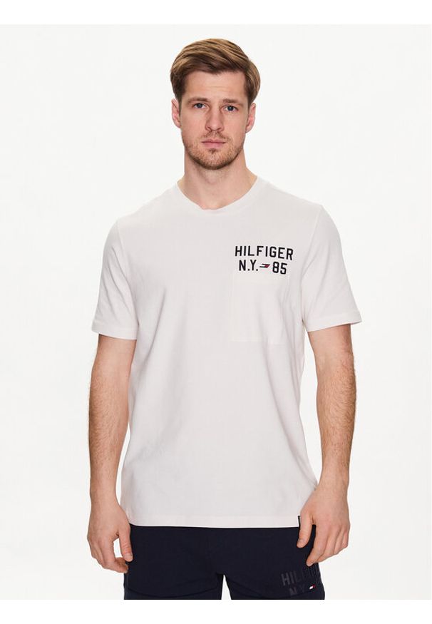 TOMMY HILFIGER - Tommy Hilfiger T-Shirt Graphic MW0MW30444 Écru Regular Fit. Materiał: bawełna