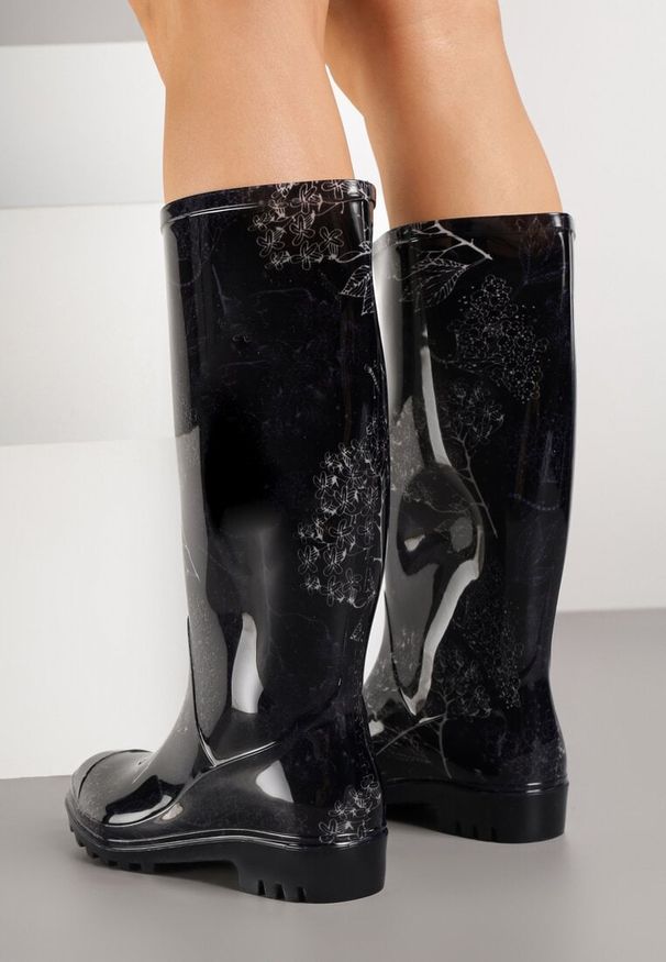 Renee - Czarne Kalosze o Klasycznym Fasonie z Motywem Roślinnym Talvanne. Kolor: czarny. Styl: klasyczny