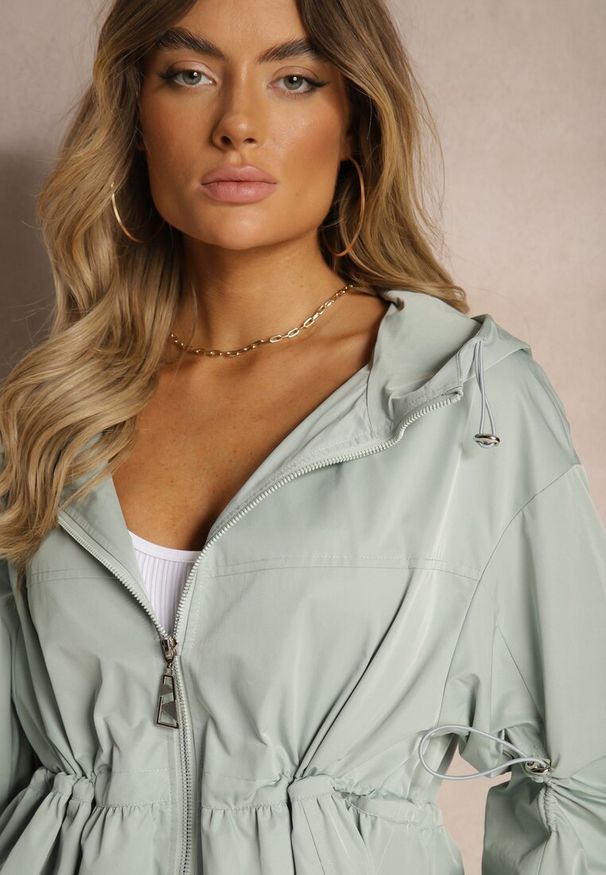 Renee - Jasnoniebieska Kurtka Parka Ściagana w Pasie Troczkami z Kapturem Evisanale. Typ kołnierza: kaptur. Kolor: niebieski. Materiał: tkanina