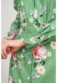 Marie Zélie - Sukienka Eliza Villette zielona. Kolor: zielony. Materiał: bawełna, wiskoza. Długość rękawa: długi rękaw. Typ sukienki: szmizjerki. Styl: klasyczny #4