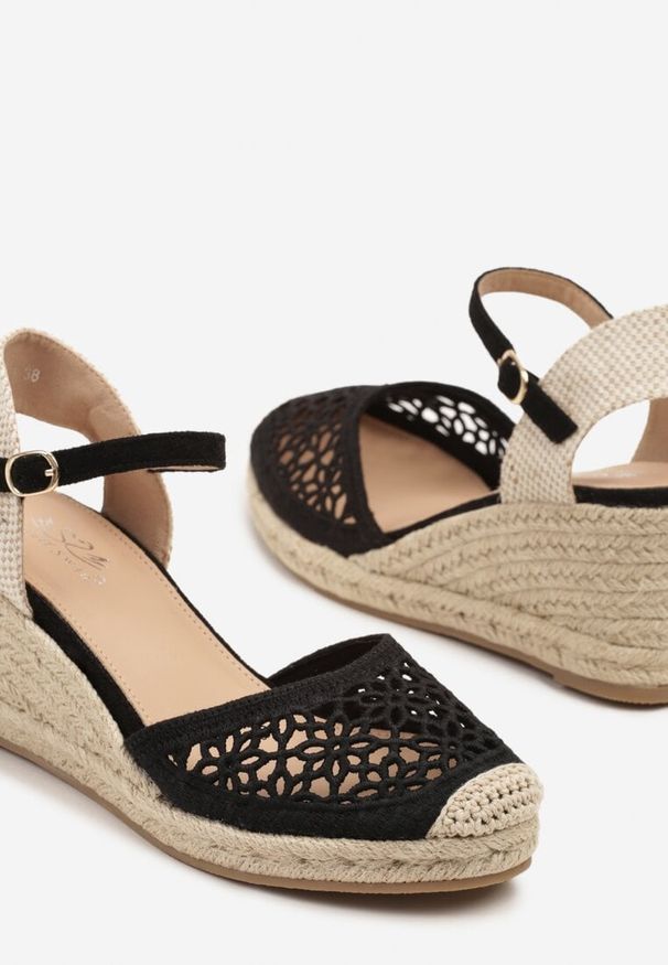 Born2be - Czarne Ażurowe Sandały Espadryle na Koturnie z Plecionki Nusielis. Okazja: na co dzień. Zapięcie: pasek. Kolor: czarny. Materiał: koronka, jeans. Wzór: ażurowy. Obcas: na koturnie. Styl: boho, casual