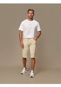 Sinsay - Szorty jeansowe jogger - beżowy. Kolor: beżowy. Materiał: jeans #1