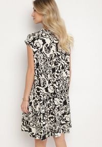 Born2be - Czarna Bawełniana Sukienka o Kroju Oversize w Ornamentny Wzór Izelona. Okazja: na co dzień. Kolor: czarny. Materiał: bawełna. Typ sukienki: oversize. Styl: klasyczny, casual #5