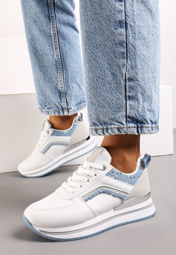Born2be - Biało-Niebieskie Sneakersy z Brokatowymi Wstawkami i Piankową Podeszwą Oriontia. Okazja: na co dzień. Nosek buta: okrągły. Zapięcie: sznurówki. Kolor: biały. Materiał: materiał. Obcas: na obcasie. Wysokość obcasa: niski