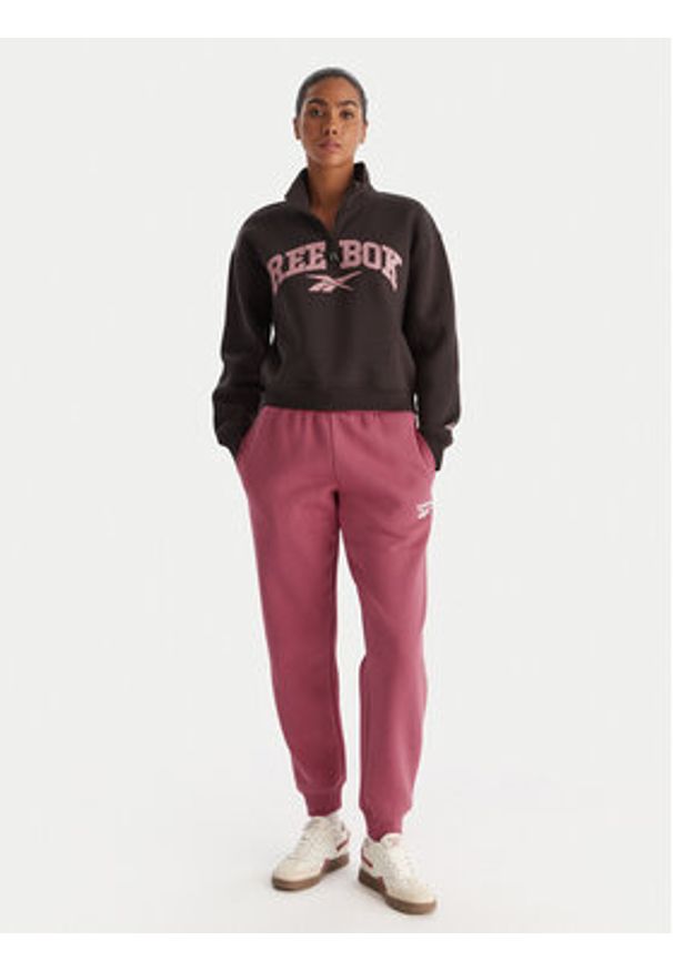 Reebok Spodnie dresowe Erika RK25164CCW Różowy Regular Fit. Kolor: różowy. Materiał: syntetyk