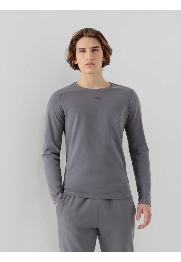 4f - Longsleeve męski 4F x Robert Lewandowski. Kolor: szary. Materiał: włókno, bawełna. Długość rękawa: długi rękaw. Wzór: haft, nadruk