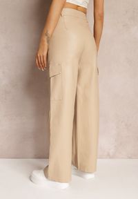 Renee - Jasnobeżowe Spodnie z Imitacji Skóry Szerokie Narash. Kolor: beżowy. Materiał: skóra. Długość: długie. Wzór: aplikacja #3
