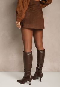 Renee - Brązowa Spódnica VICES Mini Stylizowana na Zamszową Tivite. Okazja: na co dzień. Kolor: brązowy. Materiał: zamsz. Styl: casual, elegancki