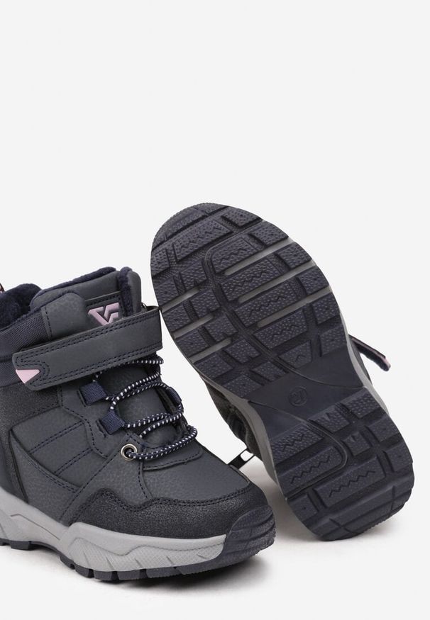 Born2be - Granatowe Płaskie Sznurowane Botki Geto z Ociepleniem i Ozdobnymi Przeszyciami Edelwina. Okazja: na co dzień. Zapięcie: rzepy. Kolor: niebieski. Materiał: jeans. Styl: casual