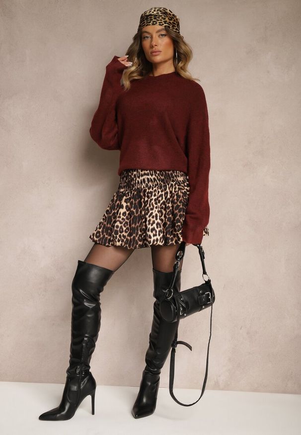 Renee - Bordowy Casualowy Sweter z Wełną Sassilae. Okazja: na co dzień. Kolor: czerwony. Materiał: wełna. Styl: casual