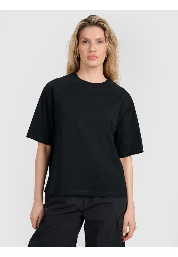 4f - 4F T-shirt oversize gładki damski - czarny L. Okazja: na co dzień. Kolor: czarny. Materiał: jersey, bawełna. Długość rękawa: krótki rękaw. Długość: krótkie. Wzór: gładki. Styl: casual, klasyczny, sportowy