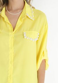 Born2be - Żółta Koszula z Podpinanymi Rękawami i Perełkami Dorval. Kolor: żółty. Materiał: materiał. Długość rękawa: długi rękaw. Długość: długie. Wzór: gładki #4