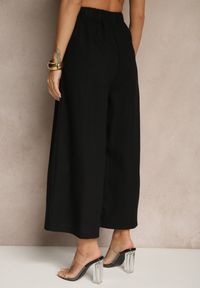 Renee - Czarne Spodnie Culottes High Waist z Bawełny Zdobione Guzikami Izuma. Okazja: na co dzień. Stan: podwyższony. Kolor: czarny. Materiał: bawełna. Wzór: aplikacja. Styl: elegancki, casual #3