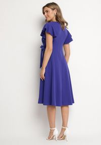 Born2be - Niebieska Rozkloszowana Sukienka Kopertowa z Wiązaniem w Talii Dannila. Kolor: niebieski. Wzór: aplikacja. Typ sukienki: kopertowe #6