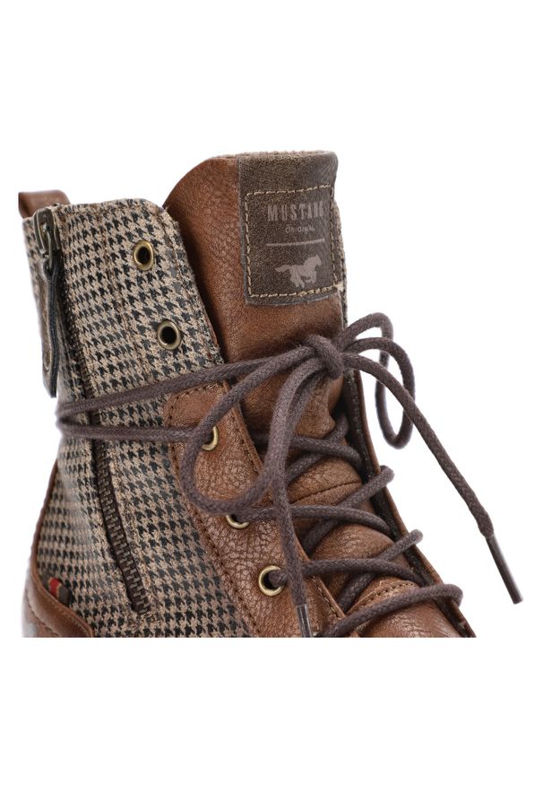 Brązowe Botki Mustang Modne Buty Damskie. Okazja: na co dzień. Zapięcie: sznurówki. Kolor: brązowy. Materiał: materiał, syntetyk, skóra ekologiczna, futro. Styl: elegancki, casual