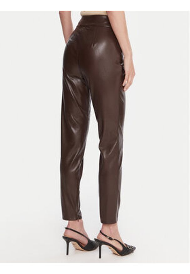 Guess Spodnie z imitacji skóry W4BB18 WGIK0 Czarny Slim Fit. Kolor: czarny. Materiał: syntetyk