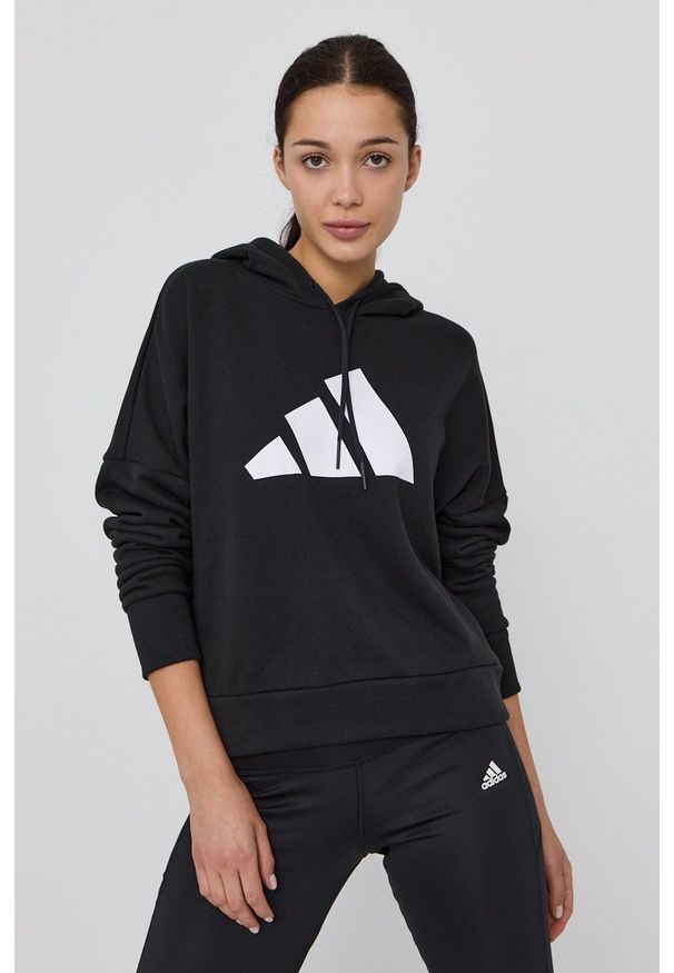 adidas Performance Bluza H24080 damska kolor czarny z kapturem z nadrukiem. Typ kołnierza: kaptur. Kolor: czarny. Wzór: nadruk