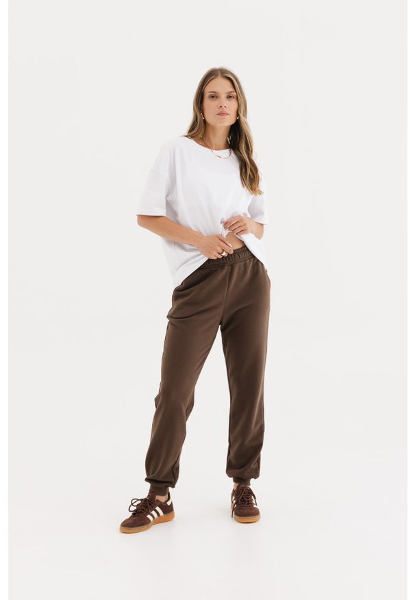 LEKKIE SPODNIE CELINE CZEKOLADOWE S - Flawless. Okazja: na co dzień. Kolor: brązowy. Materiał: guma, elastan, bawełna, dresówka, skóra. Styl: klasyczny, casual