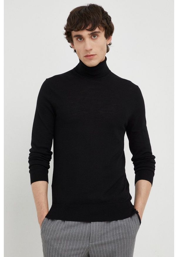 TIGER OF SWEDEN - Tiger Of Sweden sweter wełniany męski kolor czarny lekki z golferm. Typ kołnierza: golf. Kolor: czarny. Materiał: wełna. Długość rękawa: długi rękaw. Długość: długie