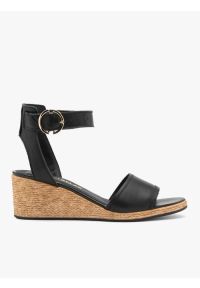 Ryłko - Czarne sandały damskie na sznurkowym obcasie. Okazja: na co dzień. Nosek buta: okrągły. Zapięcie: klamry. Kolor: czarny. Materiał: skóra. Sezon: lato. Obcas: na obcasie. Styl: casual, street, elegancki, wakacyjny. Wysokość obcasa: średni #1