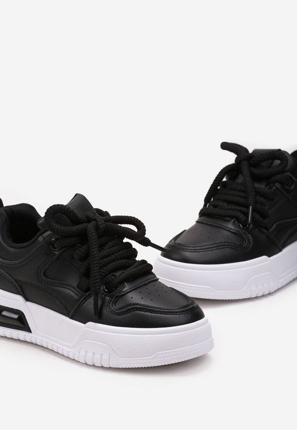 Renee - Czarne Sneakersy na Platformie Wiązane na Grube Sznurowadła Mirilte. Kolor: czarny. Obcas: na platformie