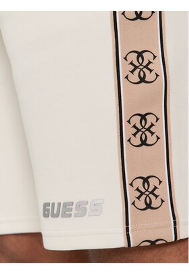 Guess Szorty materiałowe Mickey Z4RD04 KB3P2 Écru Regular Fit. Kolor: kremowy. Materiał: bawełna