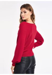 Ochnik - Różowy sweter dekolt V damski. Kolor: czerwony. Materiał: materiał. Styl: elegancki