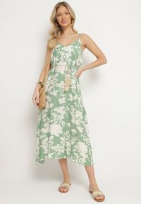 Born2be - Zielono-Kremowa Rozkloszowana Sukienka z Wiskozą w Kwiatowy Wzór Juliade. Okazja: na co dzień. Kolor: zielony. Materiał: wiskoza. Długość rękawa: na ramiączkach. Wzór: kwiaty. Sezon: lato. Styl: elegancki, casual #4