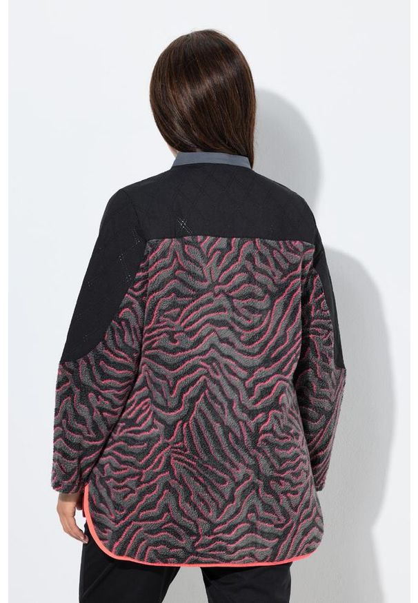 ULLA POPKEN - Damskie Długa kurtka polarowa wzór w panterkę stójka długi rękaw. Typ kołnierza: kołnierzyk stójkowy. Kolekcja: plus size. Kolor: czarny. Materiał: poliester, materiał. Długość rękawa: długi rękaw. Długość: długie. Wzór: motyw zwierzęcy