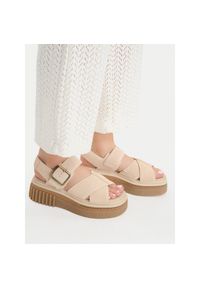Sandały Clarks. Kolor: beżowy #1