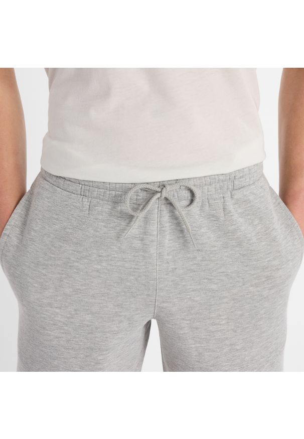 Spodenki męskie New Balance MS51940AG – szare. Kolor: szary. Materiał: materiał, bawełna, dresówka, poliester