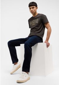 Mustang - MĘSKIE SPODNIE JEANSOWE MUSTANG OREGON SLIM K DENIM BLUE 1015547 5000 942. Okazja: na co dzień. Stan: obniżony. Sezon: zima. Styl: sportowy, elegancki, casual #3