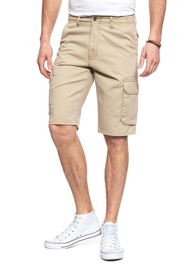 Wrangler - SPODENKI WRANGLER CARGO SHORT SAND W15DKC58N 112126791. Materiał: materiał